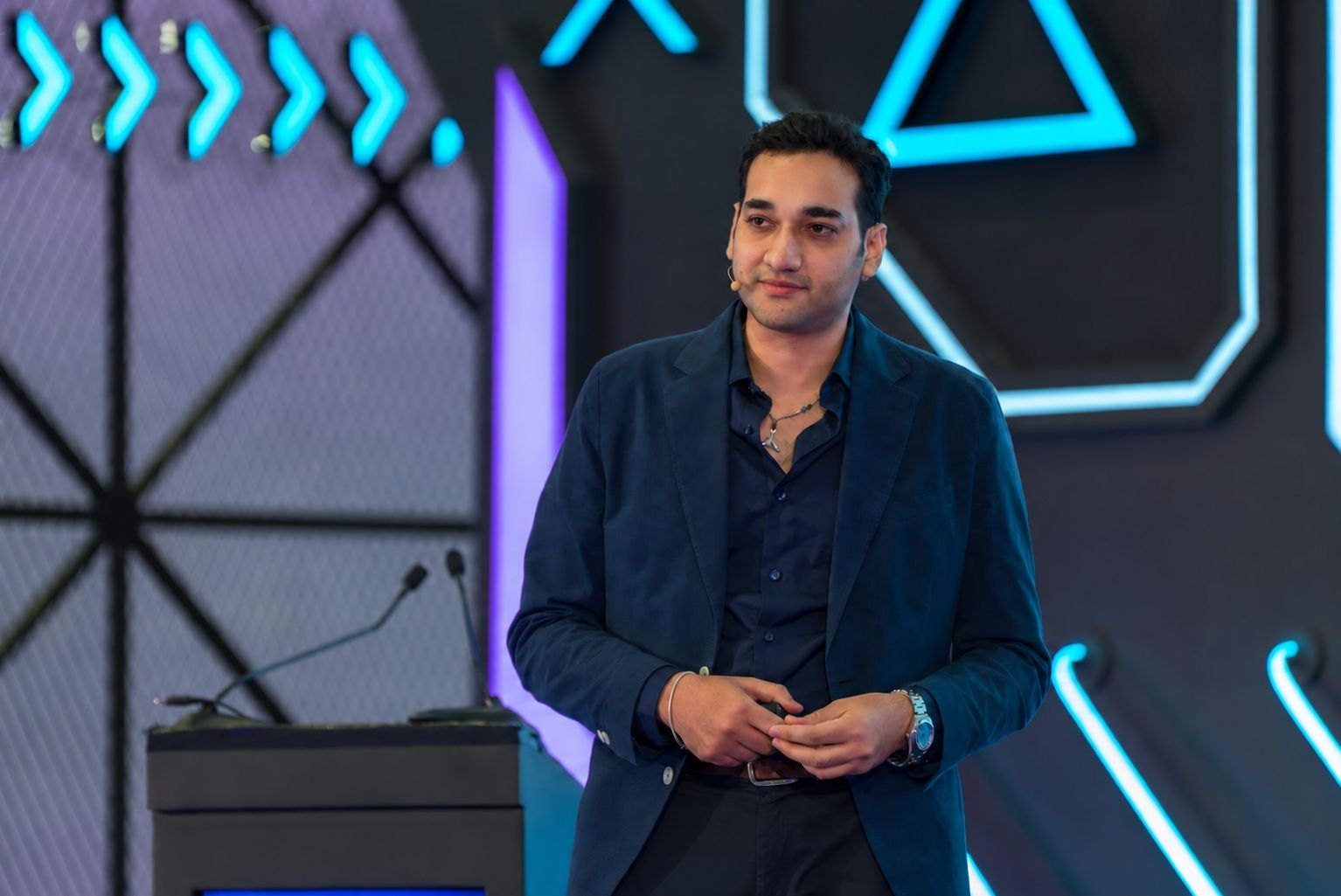 Rojeh speaking at LEAP